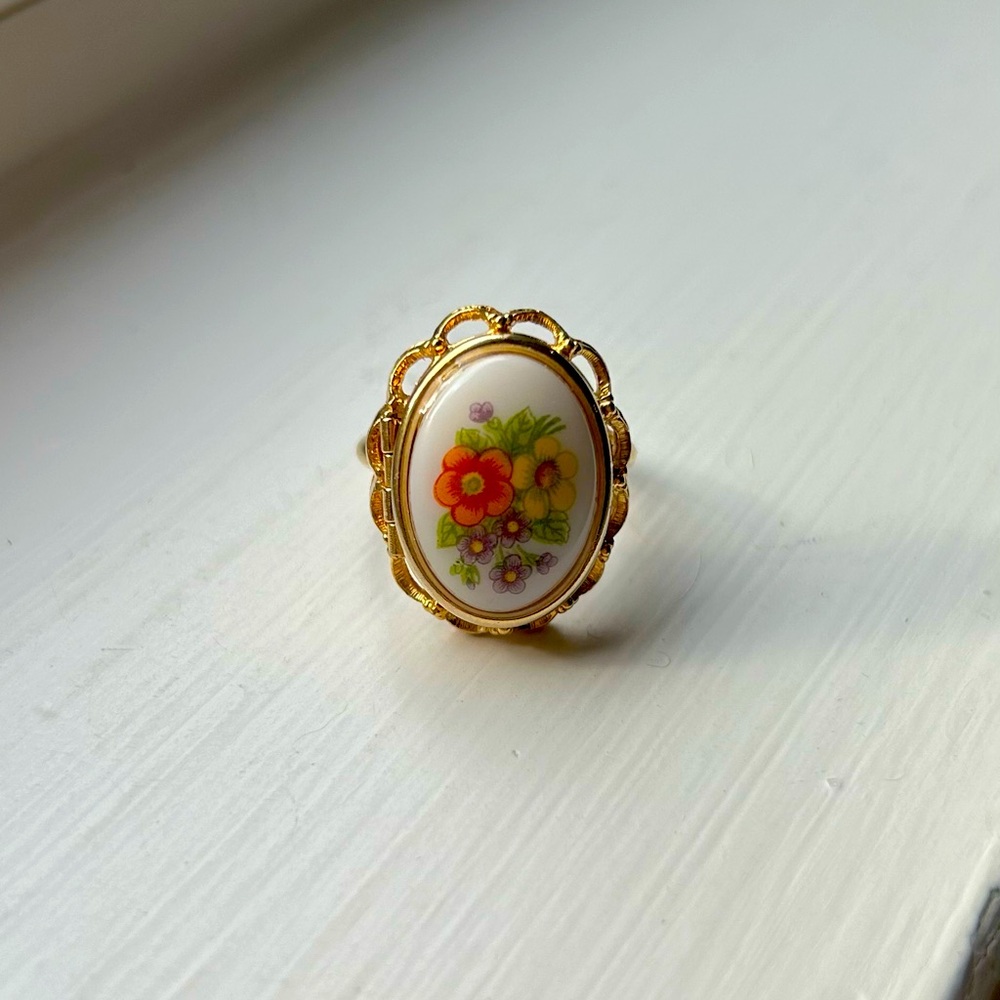 1970’s Vintage Avon Locket Ring 8.5
